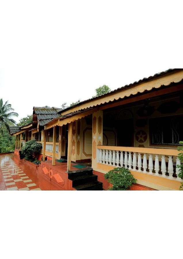 Nisarg Resort Guhāgar Buitenkant foto