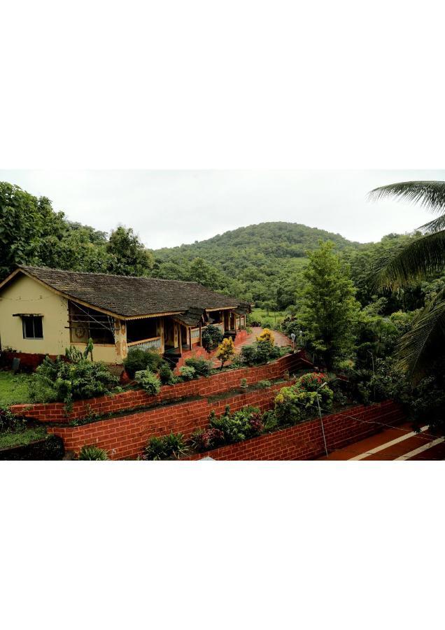 Nisarg Resort Guhāgar Buitenkant foto